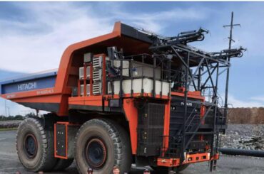 384-ton battery-powered dump truck showcases its power in demonstration