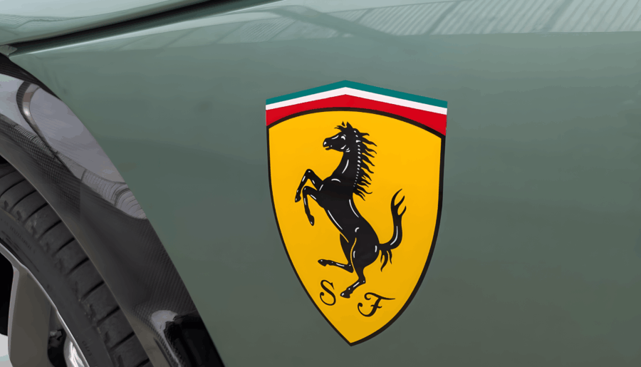 Modern V12 meets 1962 Heritage. The hand-painted ‘Aerografato’ shields on this Purosangue are just incredible. [6400×4800]