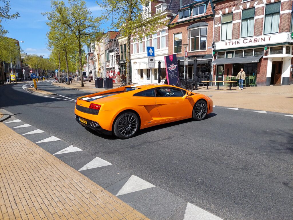 Orange [Lamborghini Gallardo] in the run up to Kings Day in The Netherlands 🇾🇪 🟠