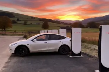 Tesla’s biggest rivals fights charging wait times with a modern approach -VIDEO
