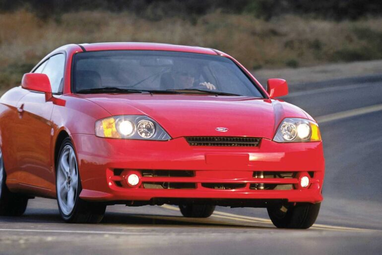 2003 - 2004 Hyundai Tiburon action