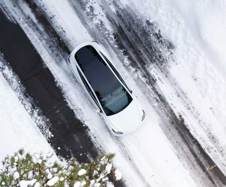 2023-2024 Tesla Model Y Top View Snow Driving