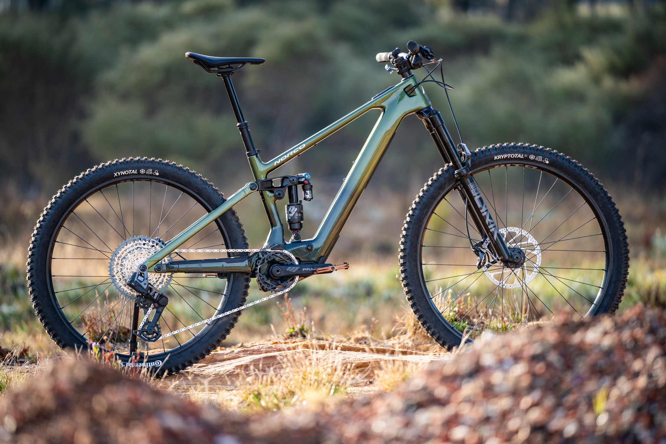 Norco Fluid VLT lightweight Bosch SX e-MTB riding trail during Flow Mountain Bike review