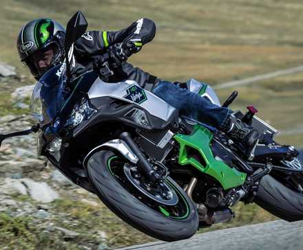 2024 Kawasaki Ninja 7 Hybrid Action