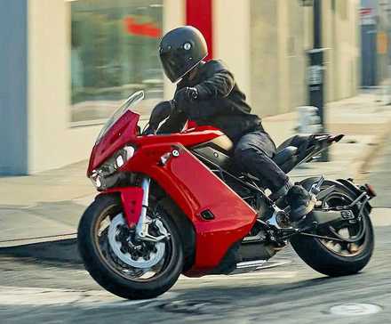 2024 Zero SR/S leaning into a corner