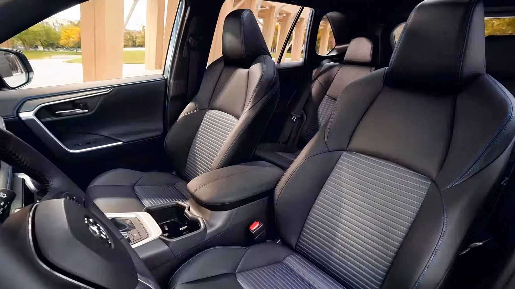 2025 Toyota RAV4 Front Seats