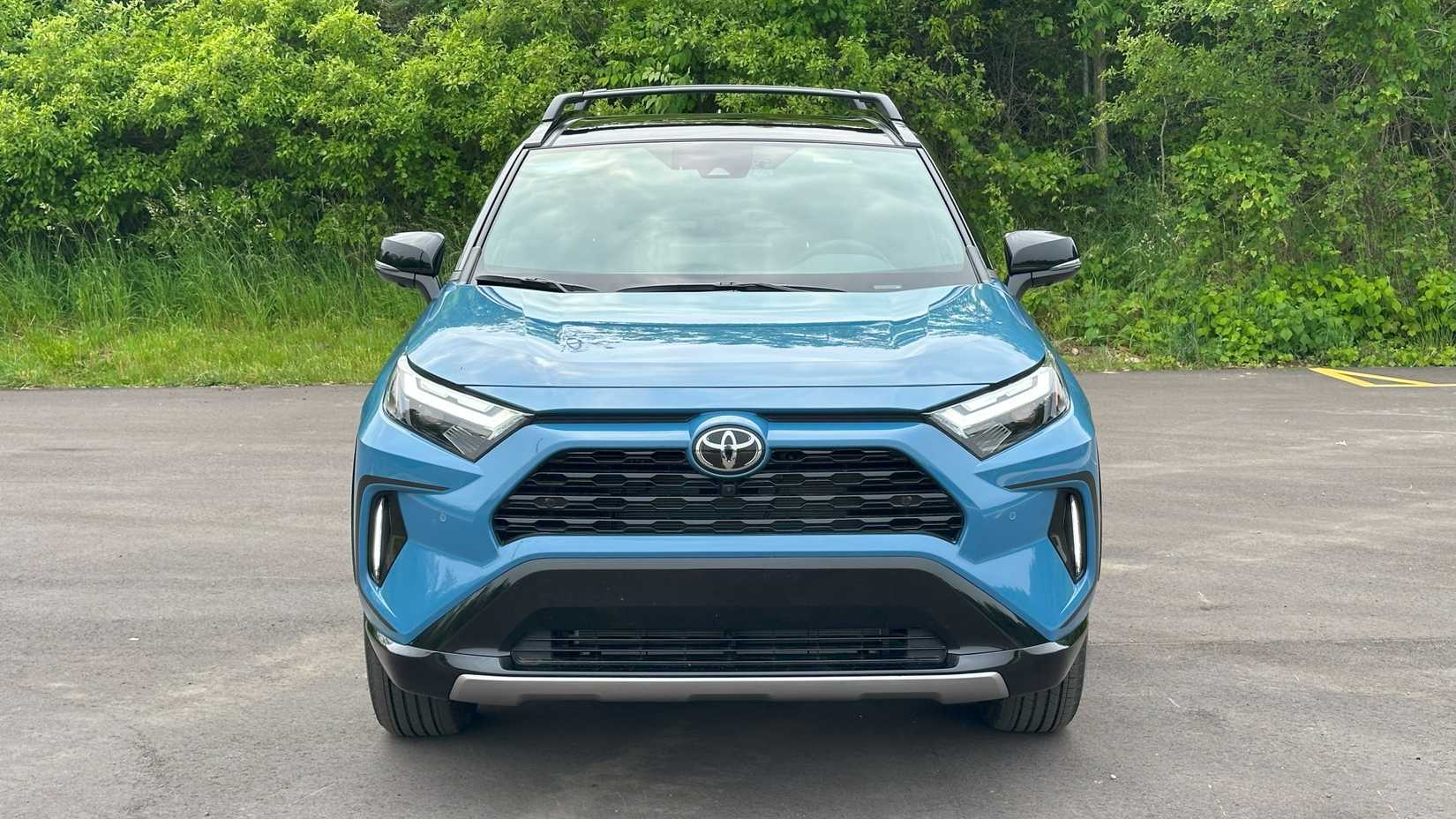 2025 Toyota RAV4 XSE All-Wheel Drive Front End 02