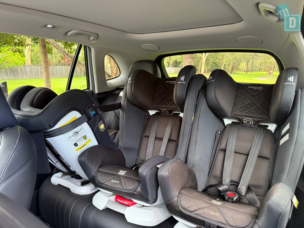 2026 Geely Starray EM-i Inspire legroom with rear-facing child seats installed in the second row