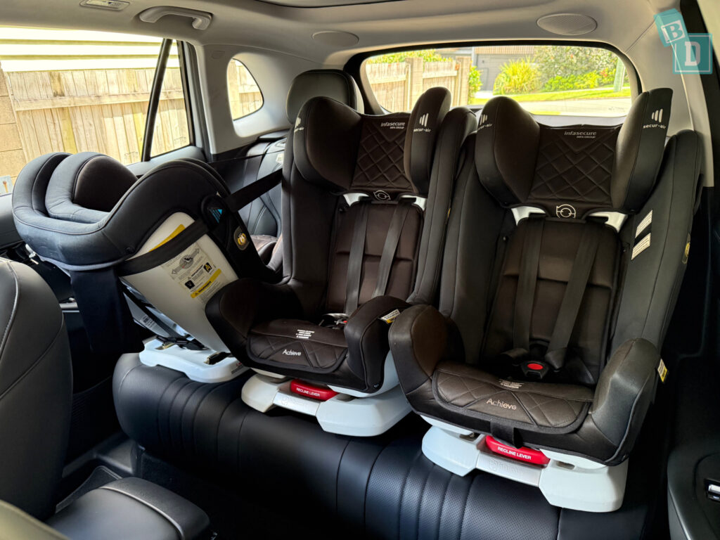 2026 Geely Starray EM-i Inspire exterior on family road trip