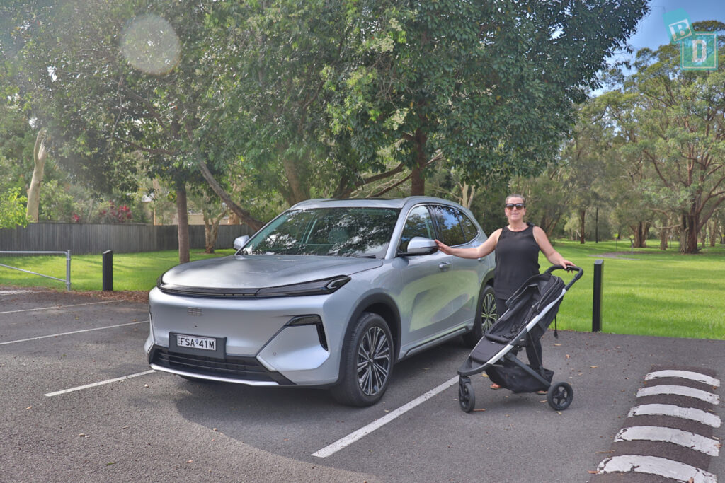 2026 Geely Starray EM-i Inspire exterior hero shot