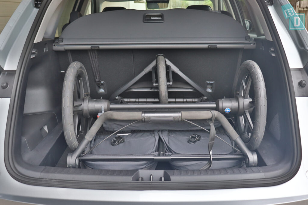 2026 Geely Starray EM-i Inspire boot space for twin side by side stroller pram and shopping with two rows of seats in use