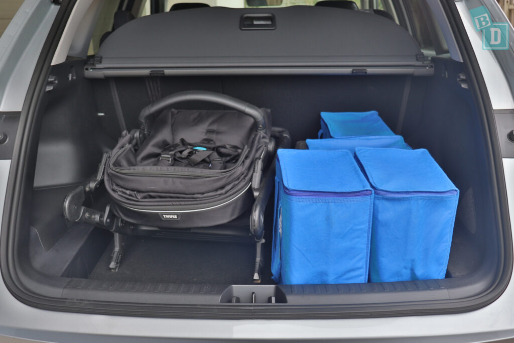 2026 Geely Starray EM-i Inspire boot space for shopping with single stroller pram if two rows of seats are in use