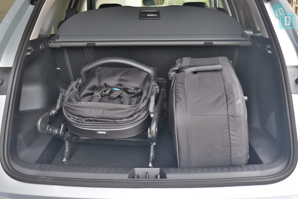 2026 Geely Starray EM-i Inspire boot space for bassinet pram with two rows of seats in use