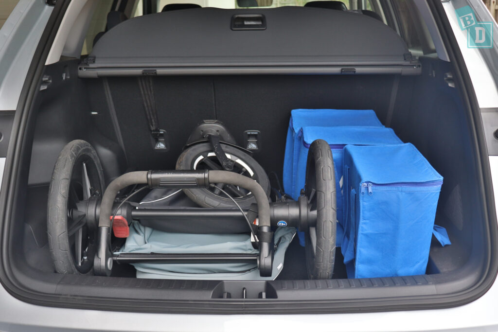 2026 Geely Starray EM-i Inspire boot space for shopping with single running pram if two rows of seats are in use