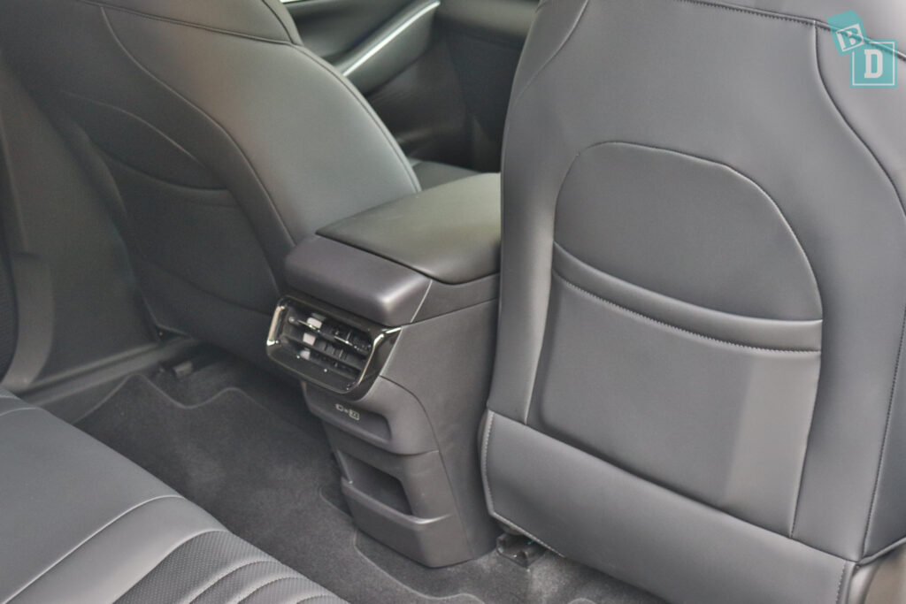 2026 Geely Starray EM-i Inspire rear seat map pocket and USB charging