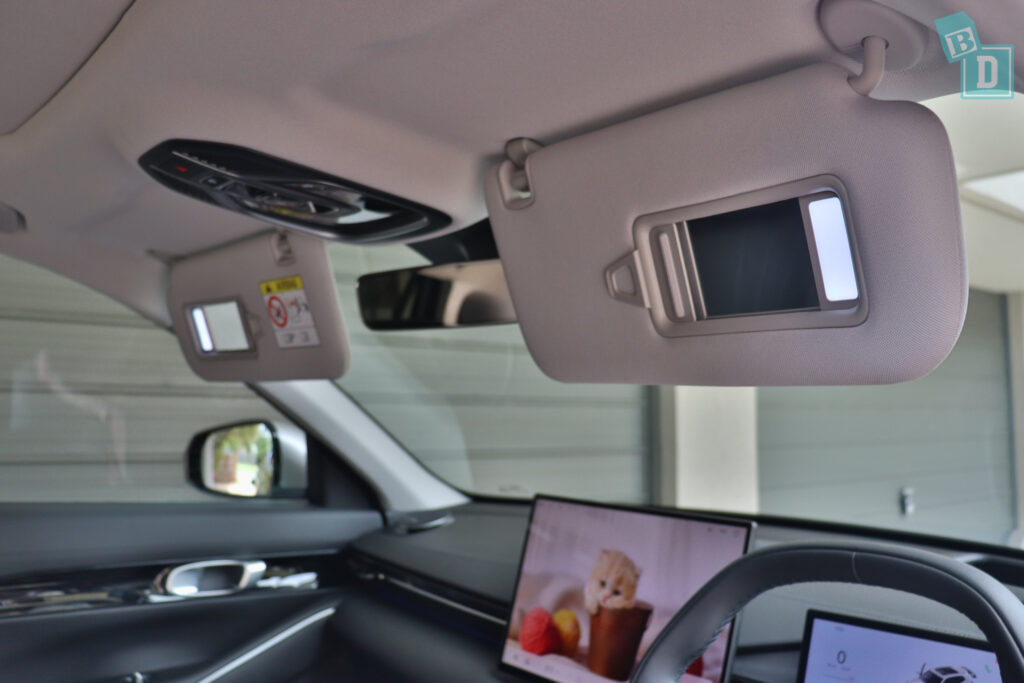 2026 Geely Starray EM-i Inspire front visor with lit vanity mirror