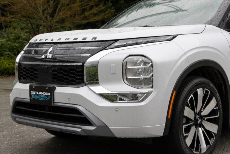 2026 Nissan Rogue PHEV vs. 2026 Mitsubishi Outlander PHEV: Three-Row SUVs Compared