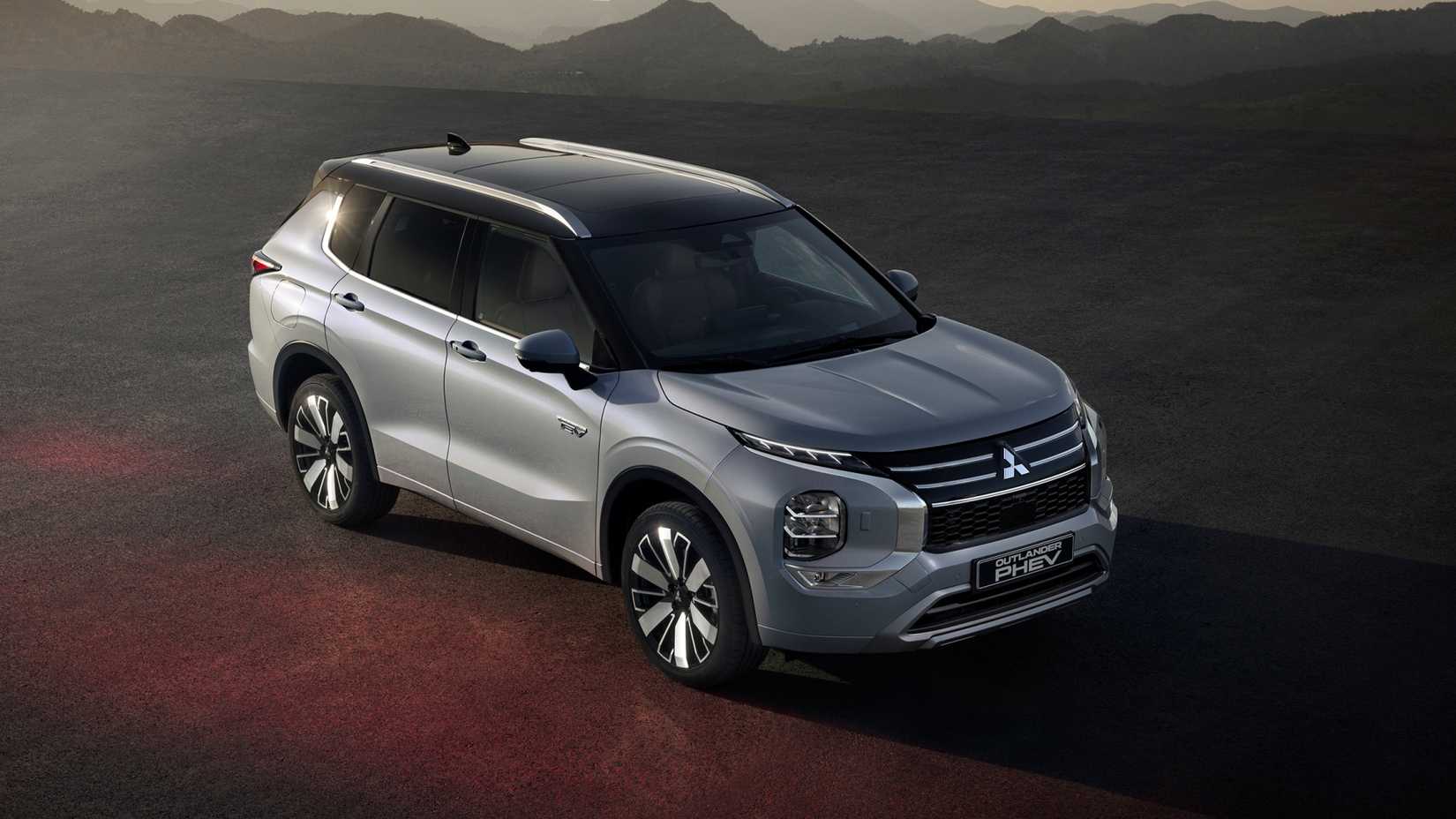 2026 Mitsubishi Outlander PHEV front 3/4 parked