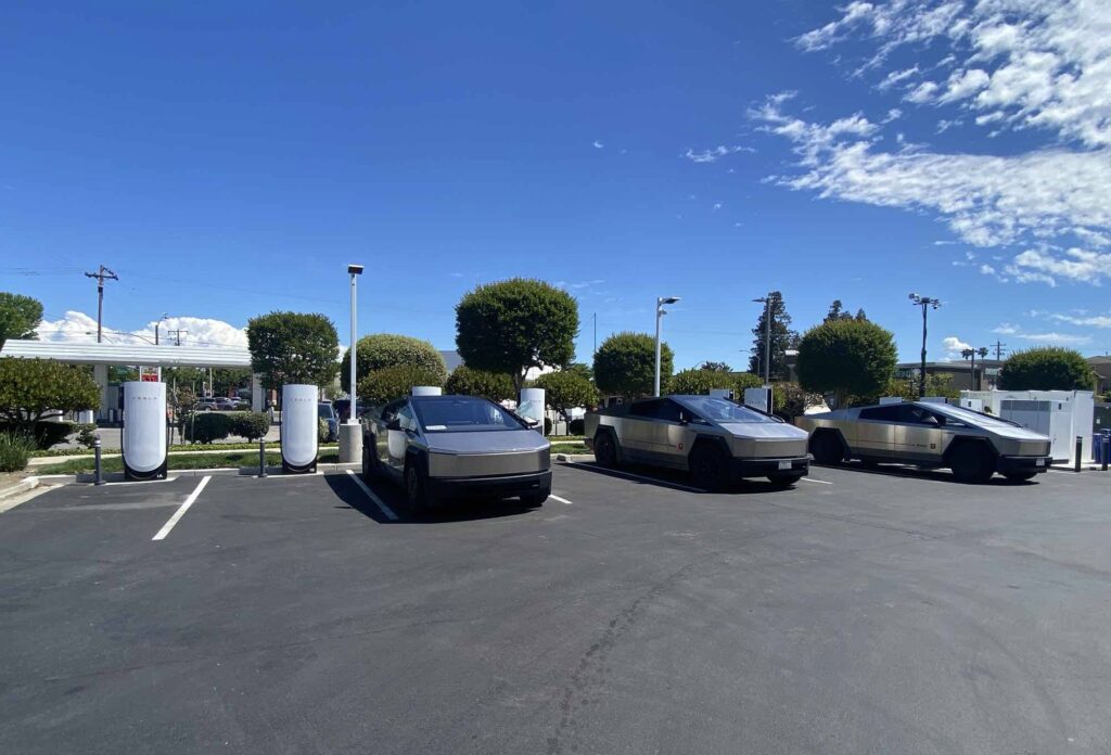 A "true" V4 Tesla Supercharger station (500 kW) in Campbell, California. (Image credit: Tesla)