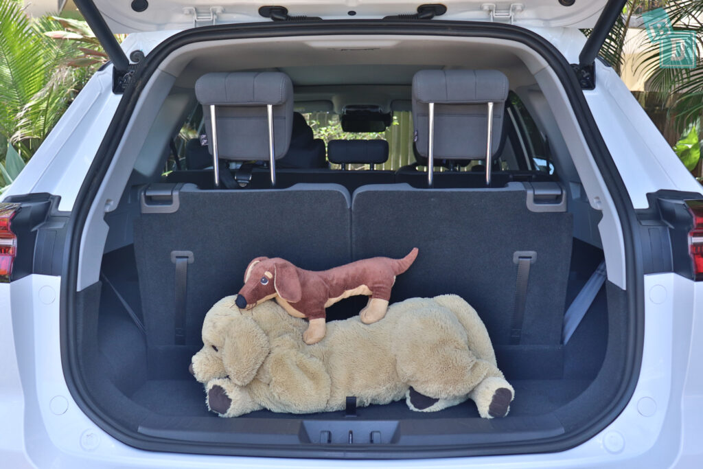 2025 Chery Tiggo 8 Plug-in Hybrid boot space for dogs with all three rows in use