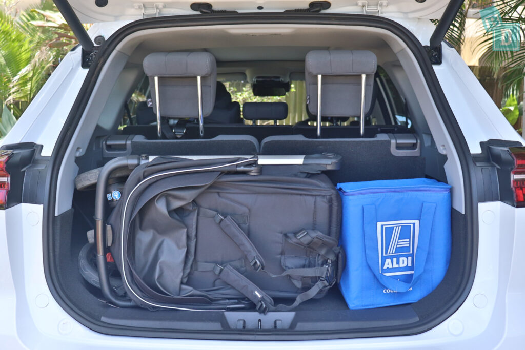 2025 Chery Tiggo 8 Plug-in Hybrid boot space for compact stroller pram and shopping with all three rows in use