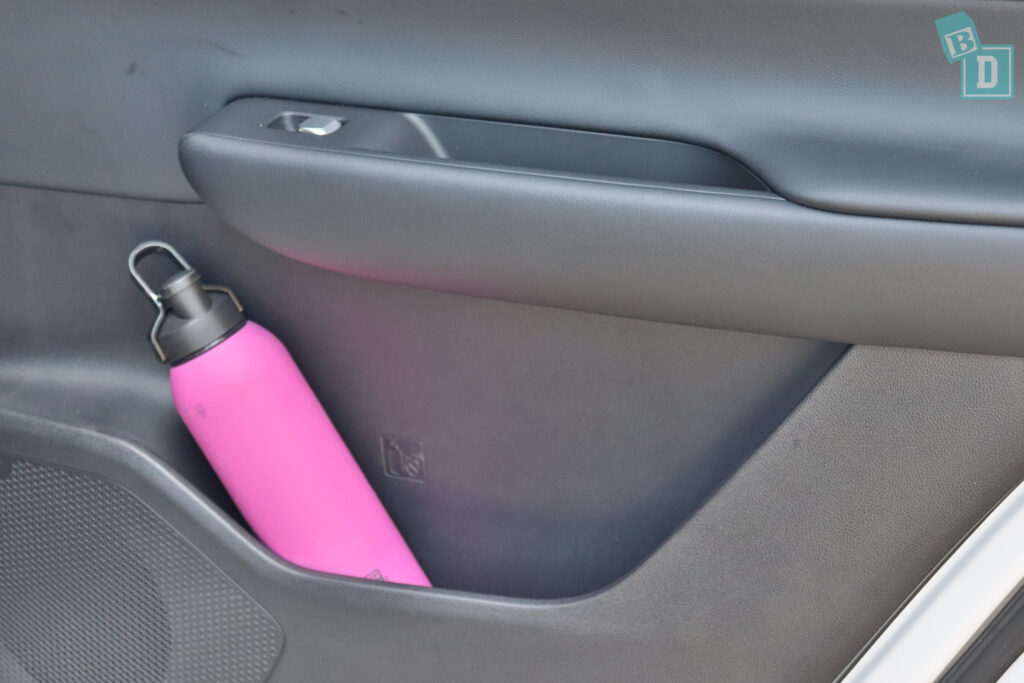 2025 Chery Tiggo 8 Plug-in Hybrid rear door bin storage