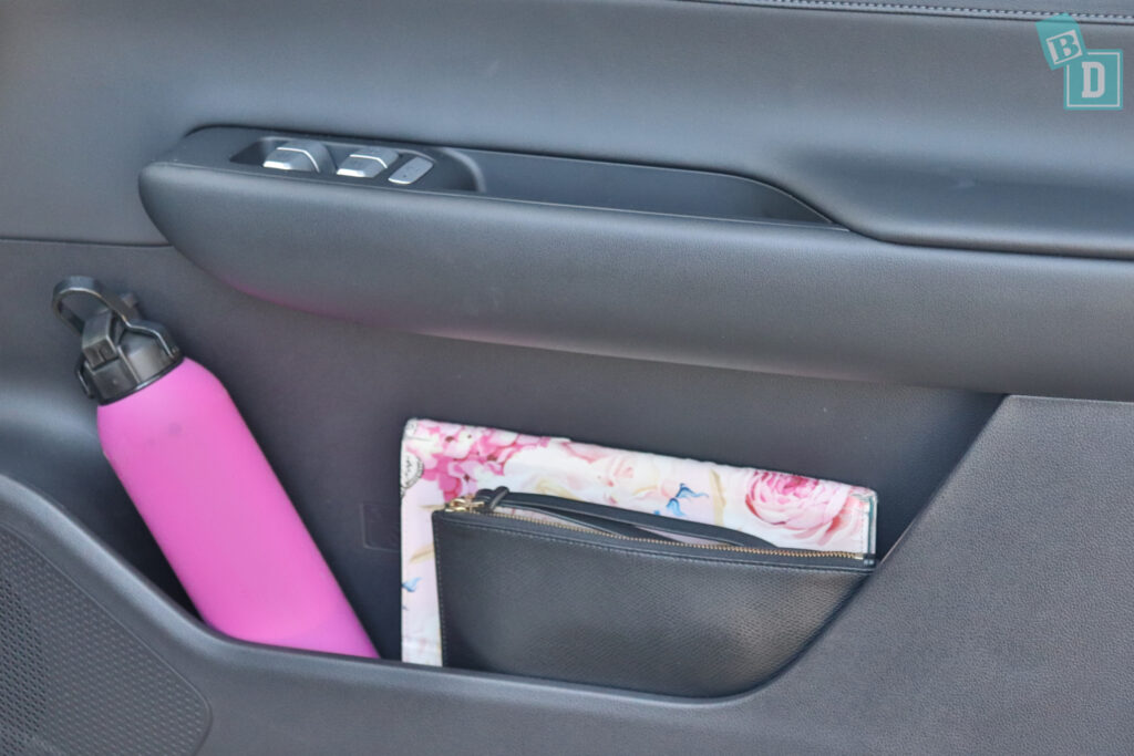 2025 Chery Tiggo 8 Plug-in Hybrid front door bin storage