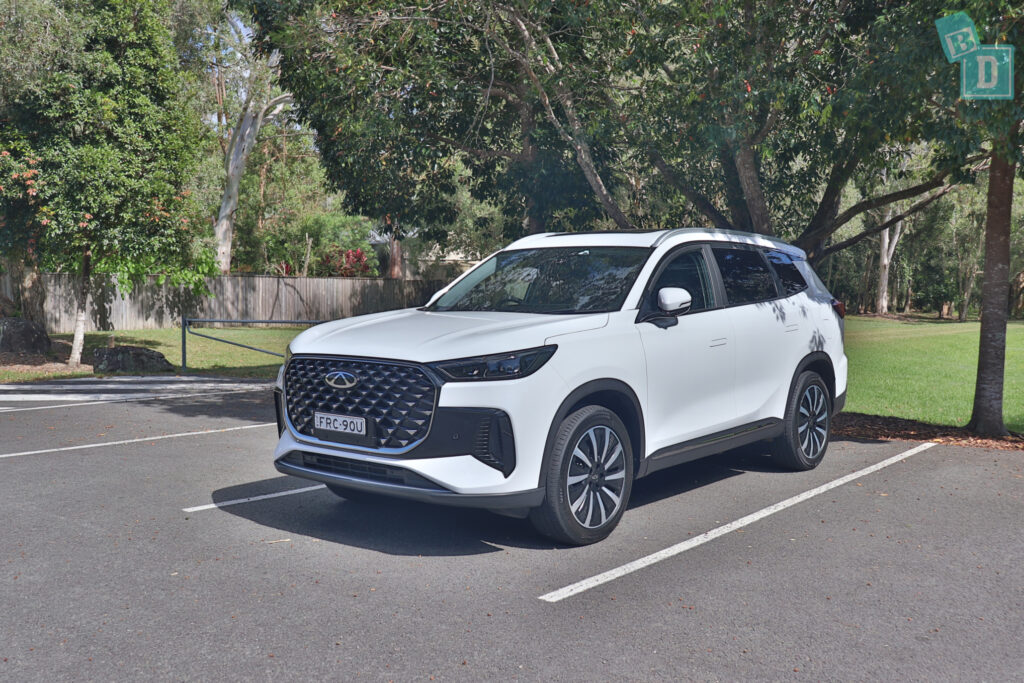 2025 Chery Tiggo 8 Plug-in Hybrid exterior front three-quarter view