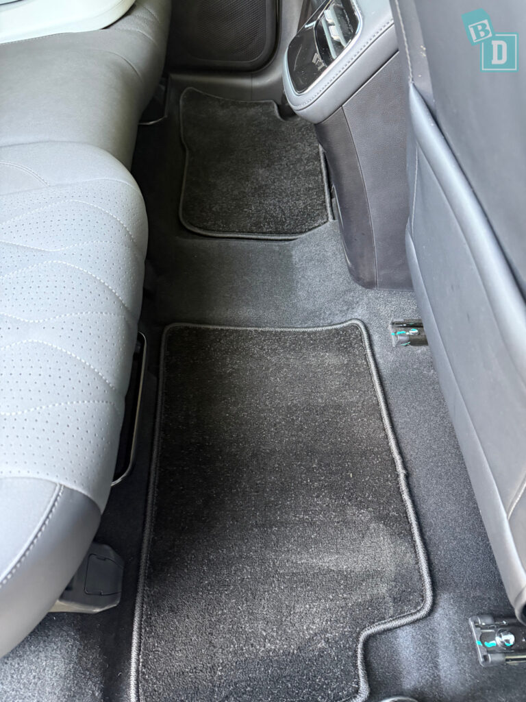 2025 Chery Tiggo 8 Plug-in Hybrid rear door access and flat foot well