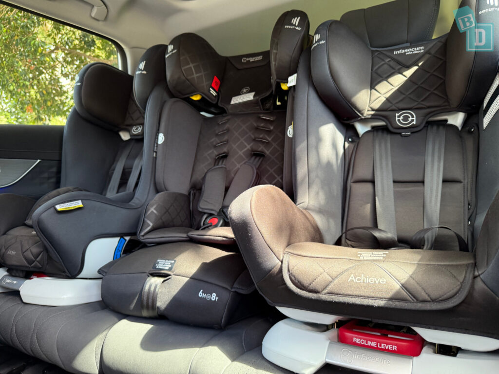 2025 Chery Tiggo 8 Plug-in Hybrid legroom with child seats installed in the second row