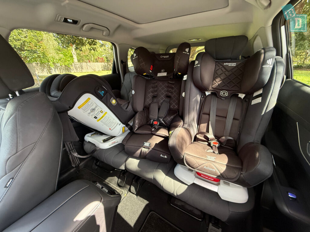 2025 Chery Tiggo 8 Plug-in Hybrid rear door grab handle and ceiling lights