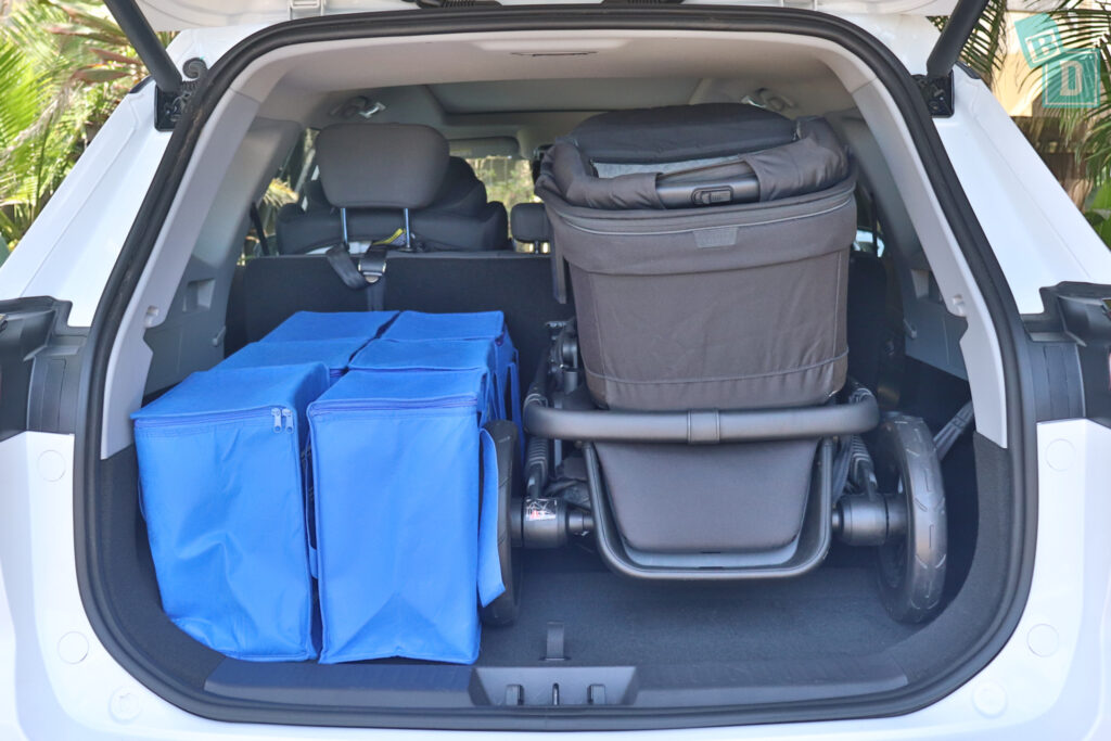 2025 Chery Tiggo 8 Plug-in Hybrid boot space for bassinet pram with two rows of seats in use