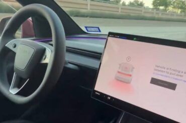 Tesla Robotaxi Tells Passenger to Exit Car at 40 MPH