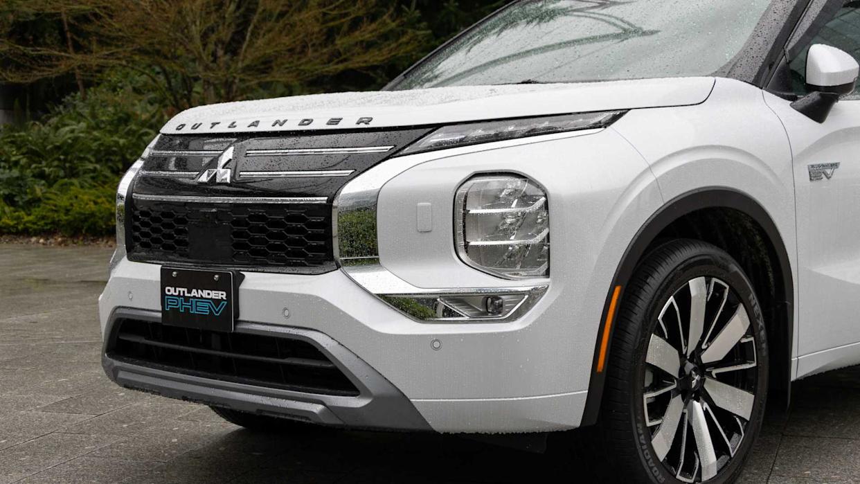 2026 Mitsubishi Outlander PHEV (1 of 52)