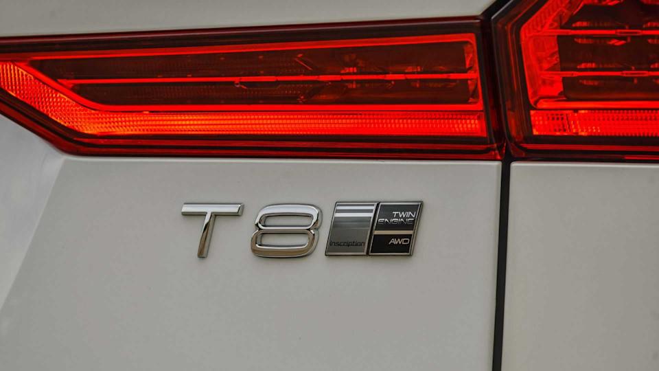 Close-up shot of the badging on the trunk lid of a white 2017 Volvo XC60 T8 Inscription.