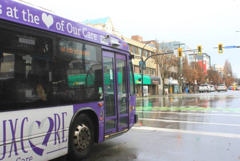 Victoria transit bus No. 14 BC Transit downtown Fort Street (Christine van Reeuwyk/Victoria News)
