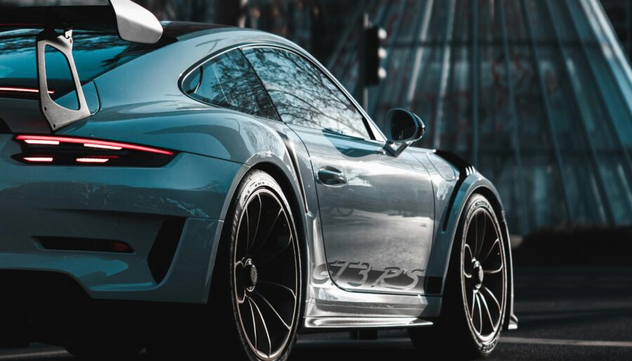 Porsche GT3 RS [2047 x 1024]