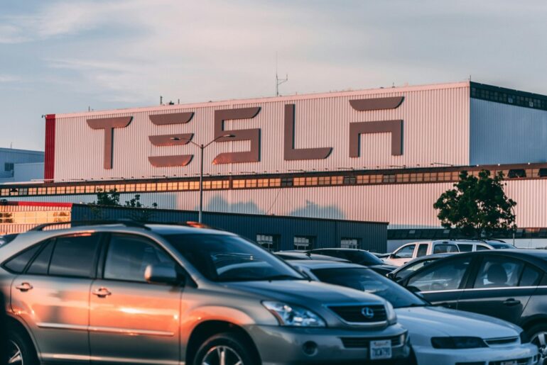 Tesla overtakes BYD in electric vehicle market