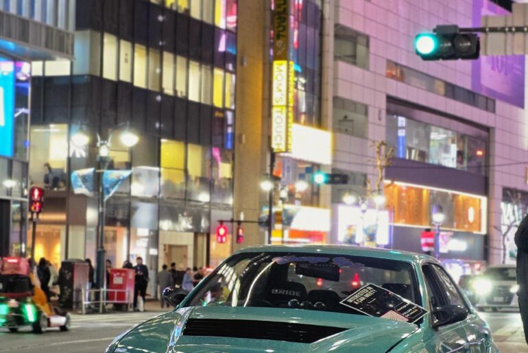 Toyota chaser in Shibuya [1848 x 4000]