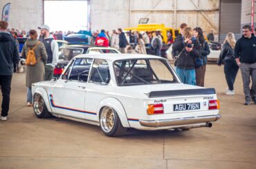 BMW 2002 Turbo [3570x4463]