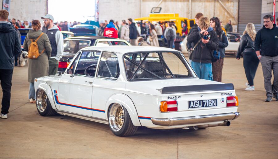 BMW 2002 Turbo [3570×4463]