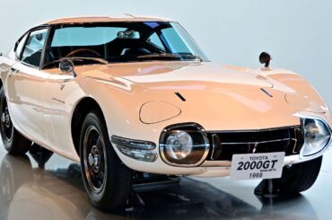 1968 Toyota 2000 GT.  2.0L In-line 6 cyl DOHC.150hp 0-60+7.6 seconds. 2 Seater