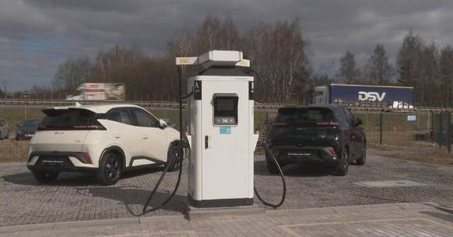 Rising oil prices fuel electric vehicle boom in Poland