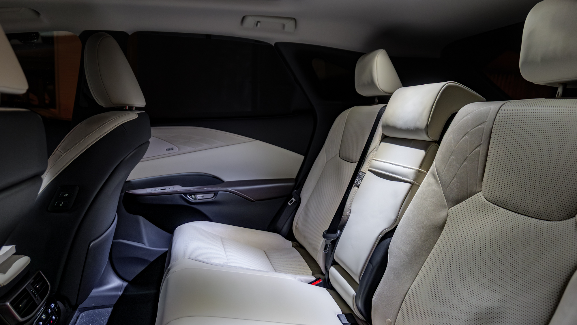 2026 Lexus RX 450h+ review.