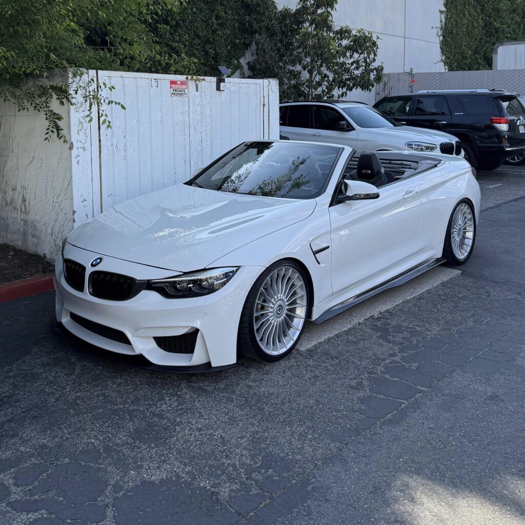 BMW M4 Convertible [3500x3500]