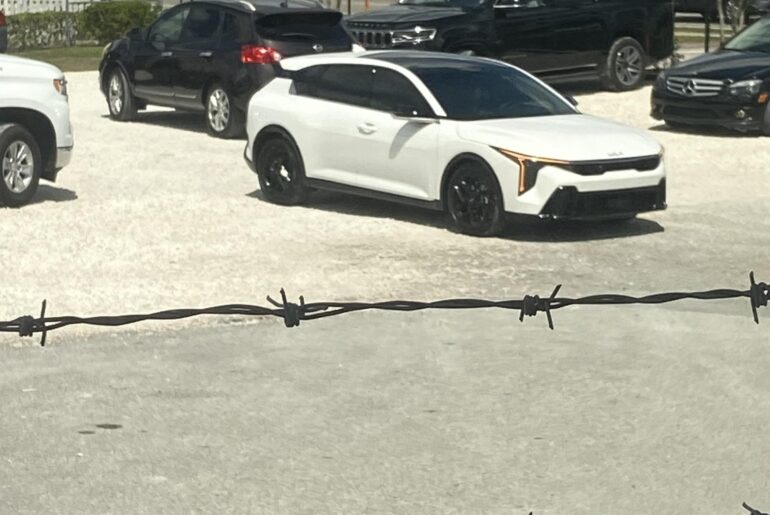 I have never seen a Kia hatchback like that [2268x4032]