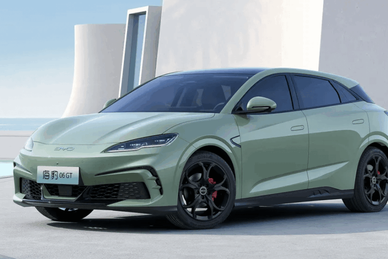 BYD launches flash charging 2026 Seal 06 GT and Seal 06 DM-i wagon, starting from 111,900 Yuan(16,200 USD)