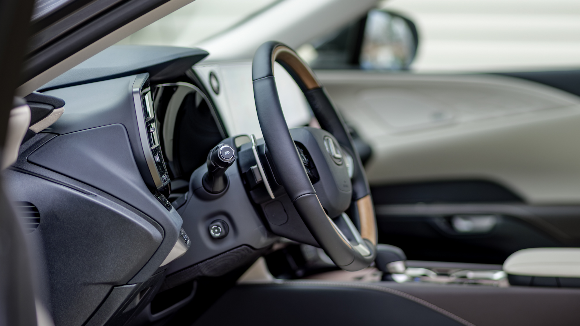 2026 Lexus RX 450h+ review.