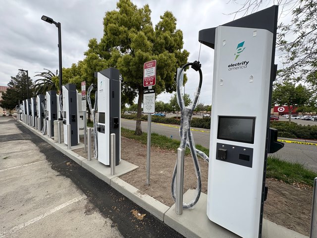 Woodbridge Suites installing 68 electric vehicle chargers