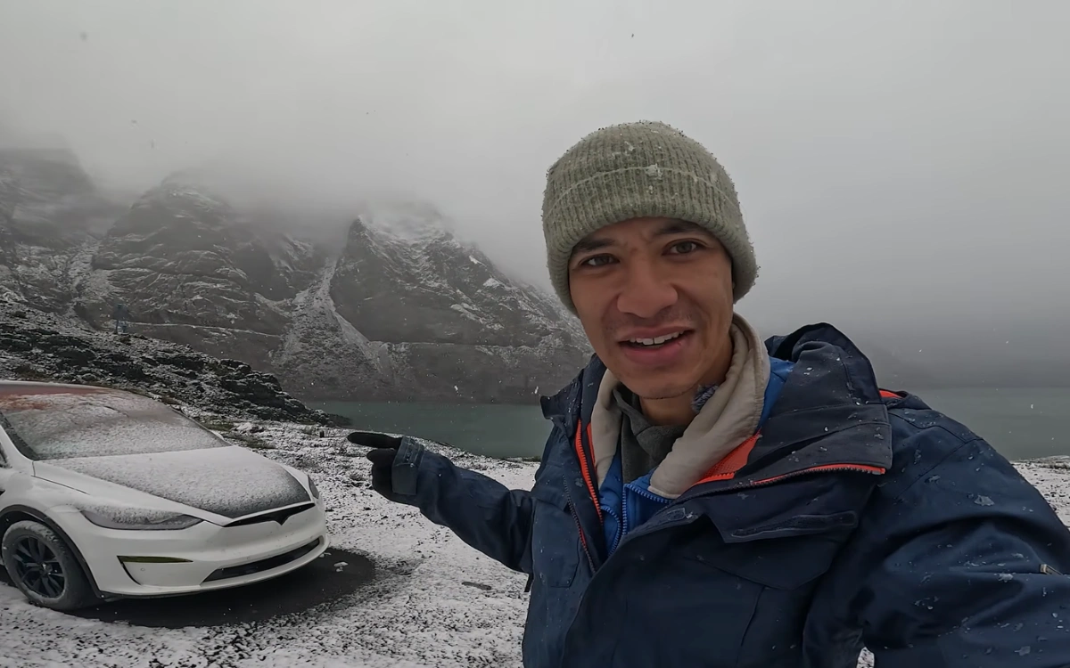 US man driving the whole length of the Americas in a Tesla Model X encounters worrying vehicle warning in harsh weather